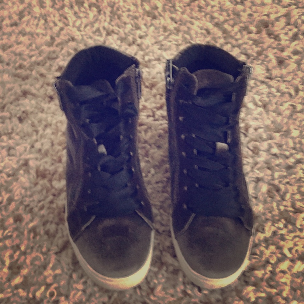 Madden girl.  Velvet sneaker.